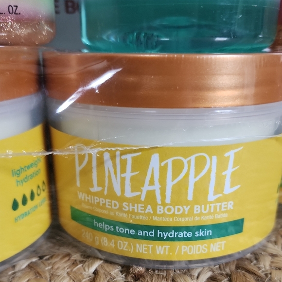 Tree Hut Lotus Water Foaming Gel Wash - Picture 3 of 7